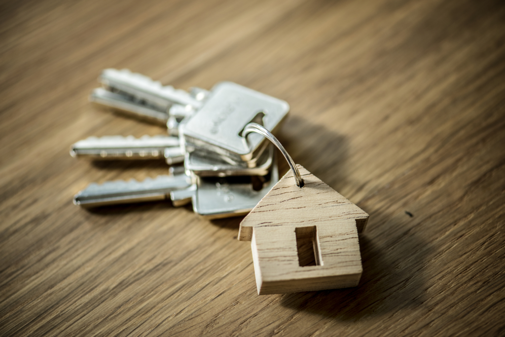 Photot of Key and a house